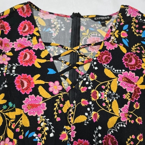 Express Black Floral Print Romper, Long Sleeves, Lightweight, V-Neck, Sz 12, EUC - Picture 7 of 12